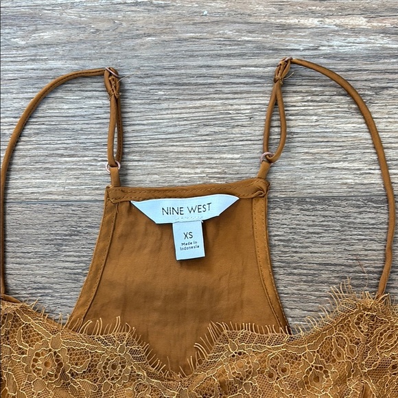 Nine West Burnt Gold Lace Silk Camisole ideal for layering Women's Size XS - Picture 3 of 10